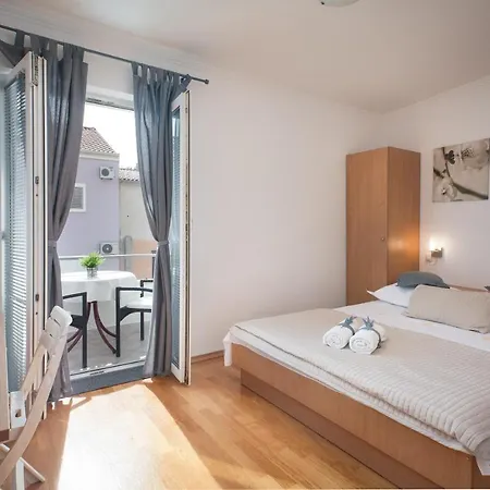 Center Kuzmanic * מאקרסקה