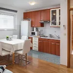 Center Kuzmanic Apartment Makarska