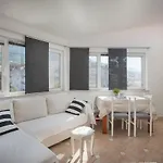 Apartment Center Kuzmanic *