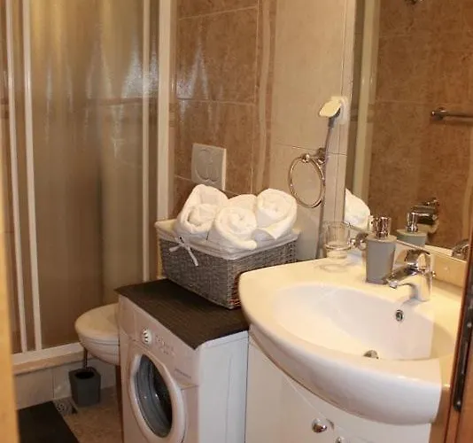 Center Kuzmanic Апартаменти *