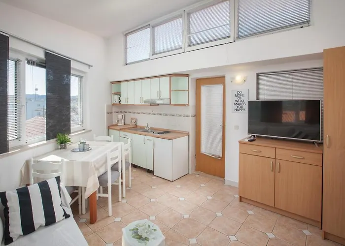 Center Kuzmanic * Макарська