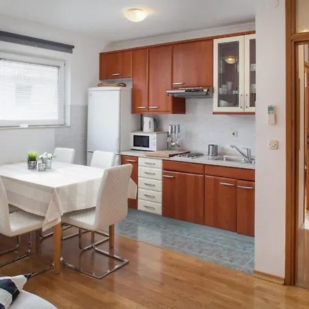 Center Kuzmanic Apartment Makarska